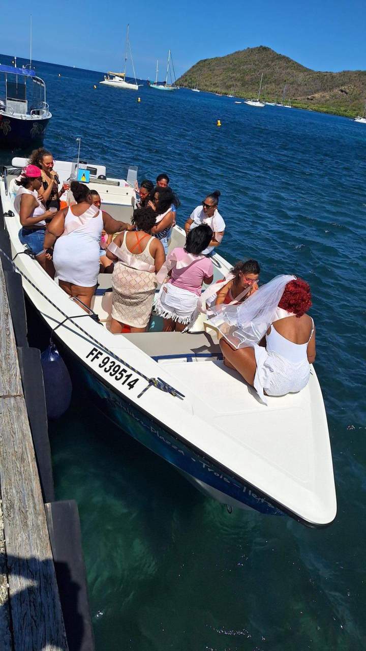 Plongez dans le luxe avec notre service de privatisation de bateau pour vos événements privés et vivez une expérience inoubliable au cœur des eaux azurées des Caraïbes !